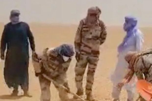 49 people die of thirst in Sahara desert after vehicle breaks down
